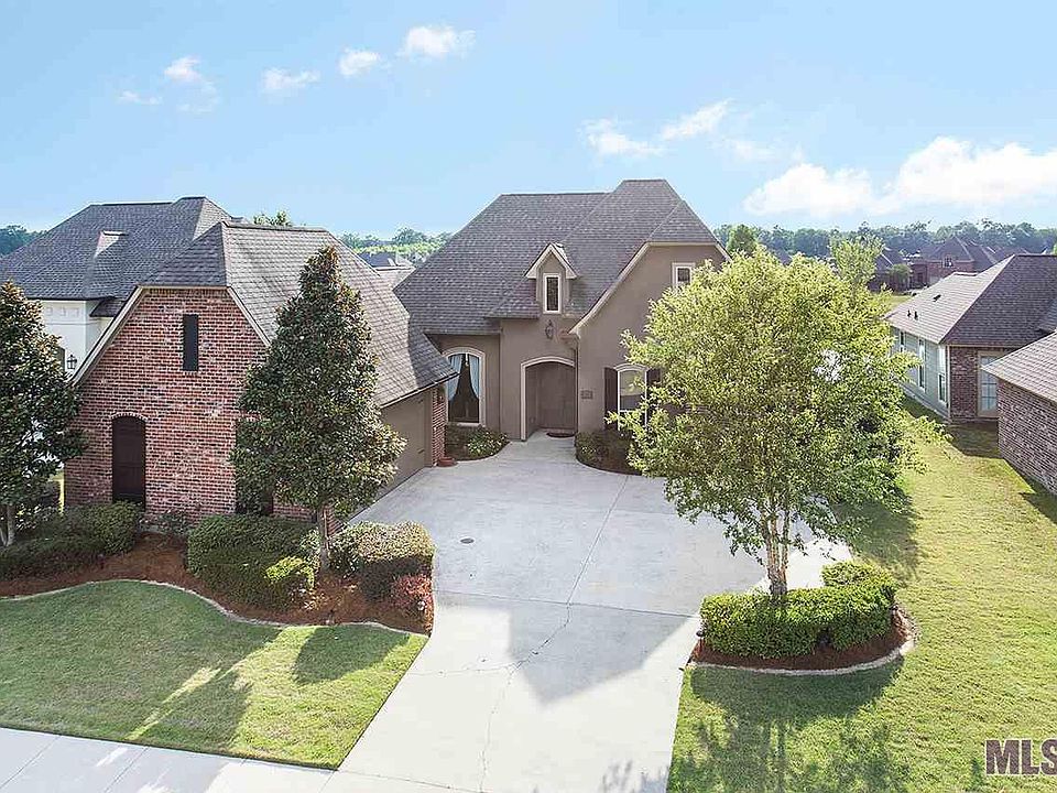 1st image of 9353 Villa Crossing Dr
