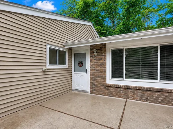 236 Springmeadow Drive #I, Holbrook, NY 11741