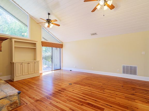 5th image of 109 Fairway Cir
