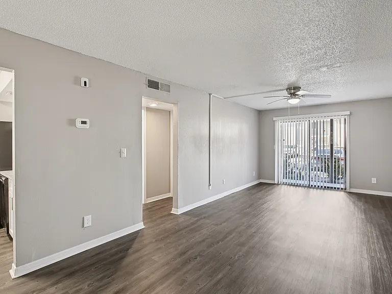 Meridian Luxury Condominiums — Photo 31