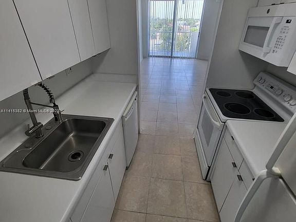 5th image of 2000 NE 135th St #506