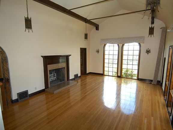 4th image of 369 Santa Ana Ave