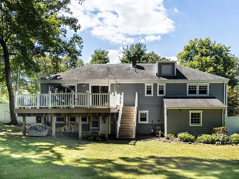 58 West Dr — Photo 23
