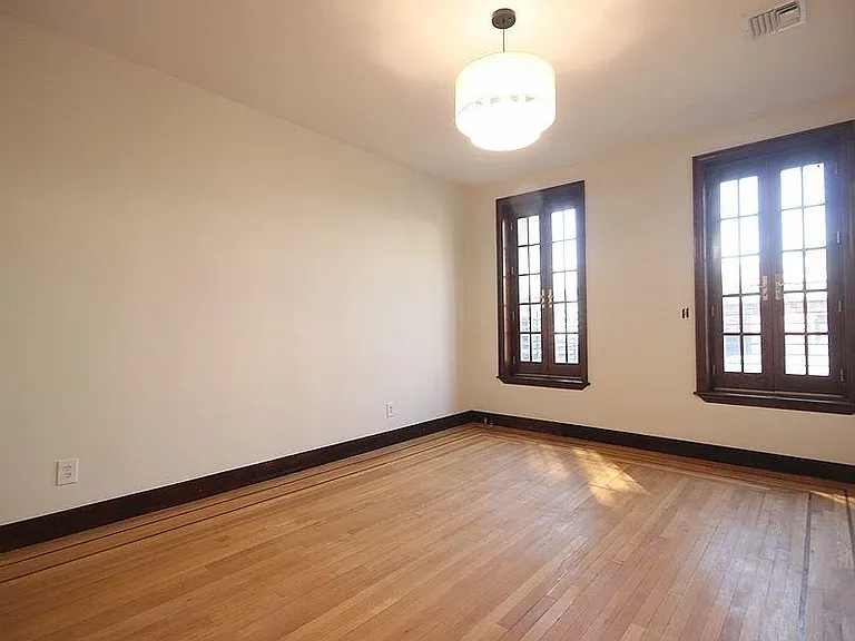 126 Washington St #1 — Photo 8
