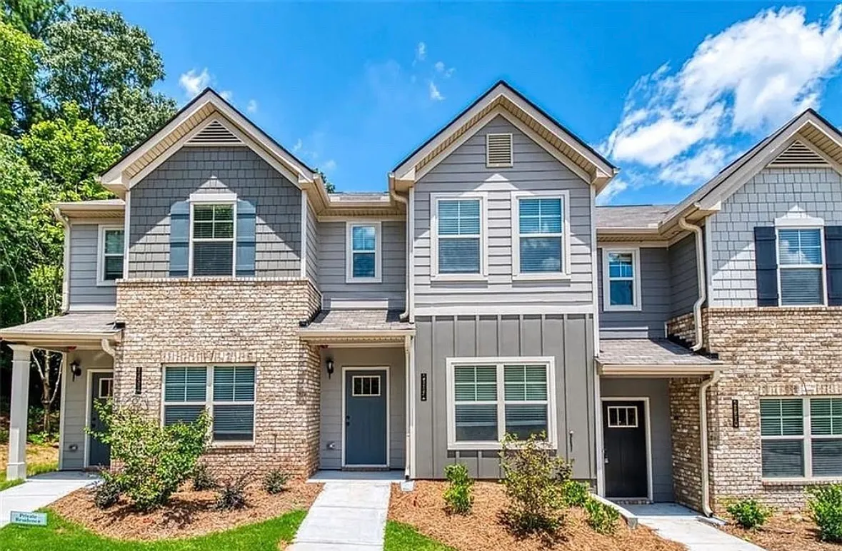 Bayrose Cir, East Pt — Photo 1