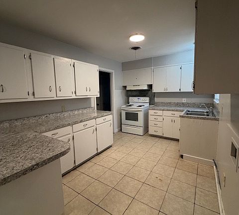 4th image of 21 Lynwood Dr