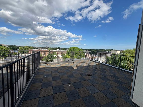 2nd image of 870 New York Ave #10