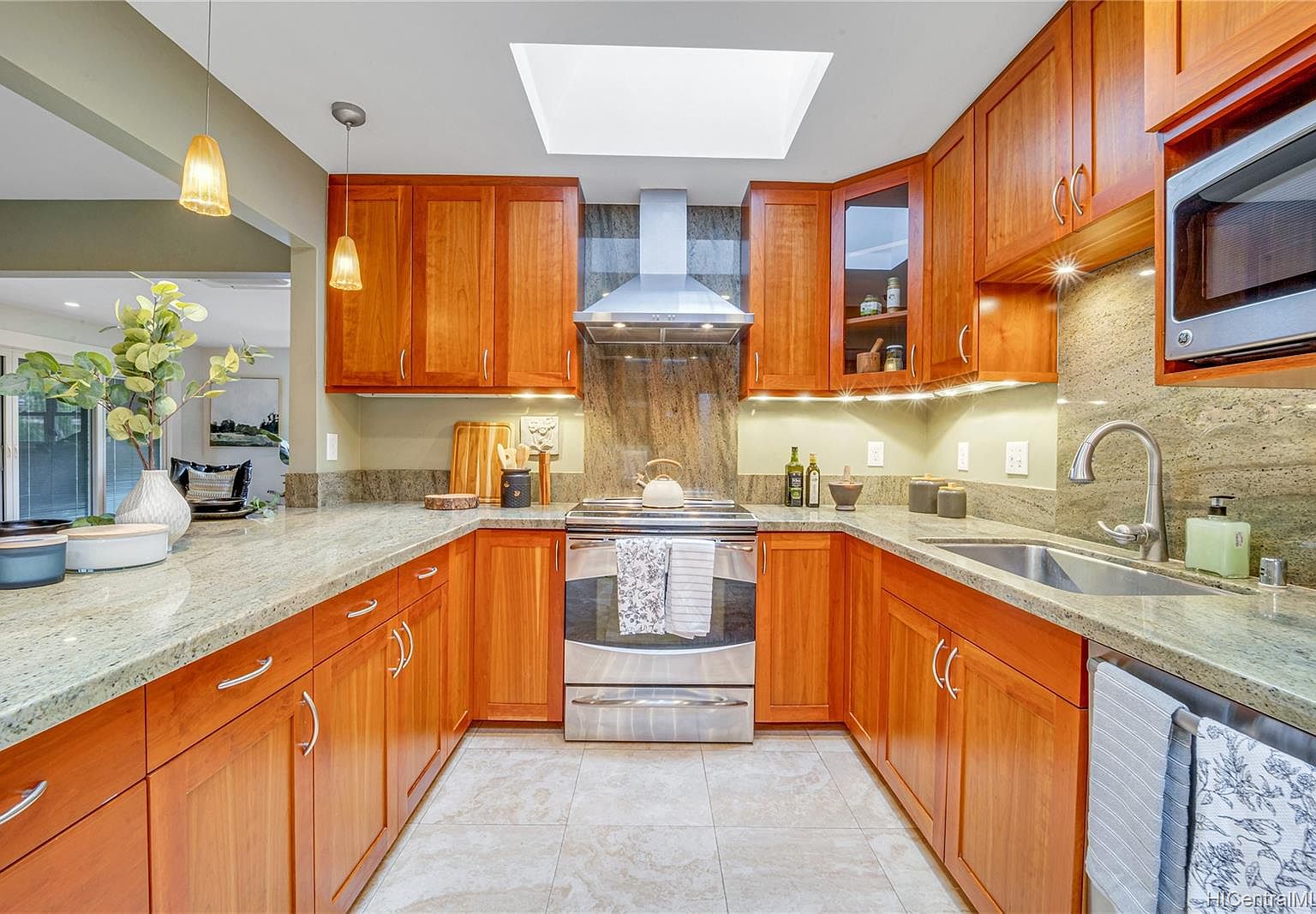 2933 Kahawai St, Honolulu, HI 96822 Zillow