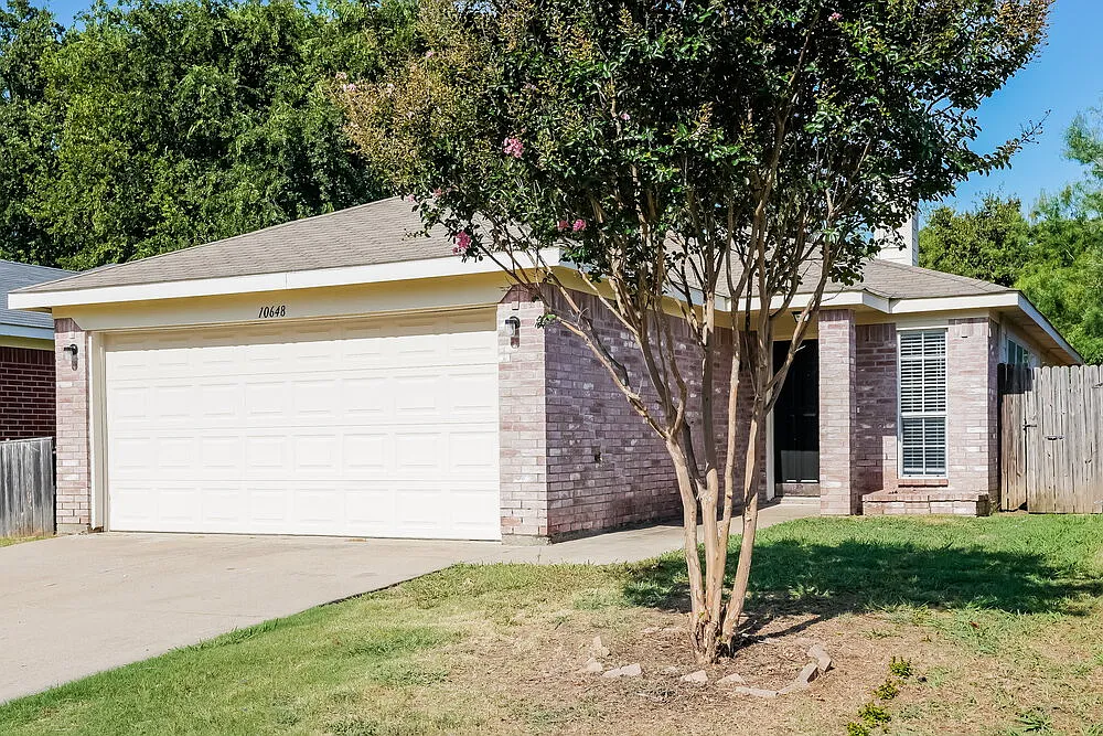 3 bed, 2.0 bath, 1277 sqft, $1,790 — Photo 3