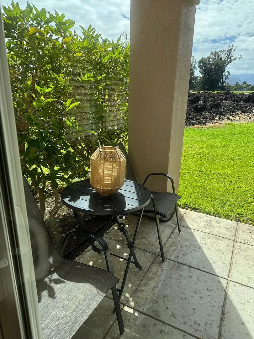 Luxurious Fully Furnished Long-Term Townhome Rental — Photo 4
