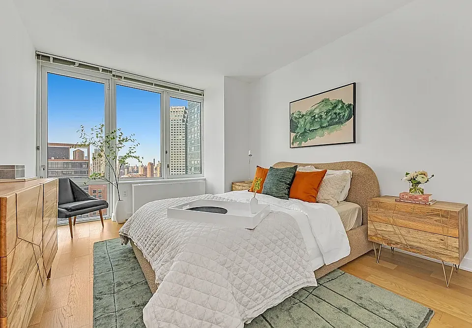 43-22 Queens St #910