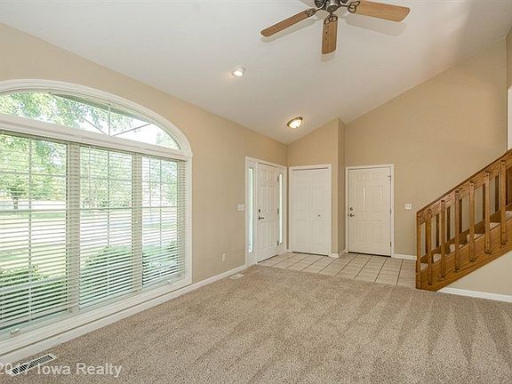 2nd image of 205 N Parker Blvd