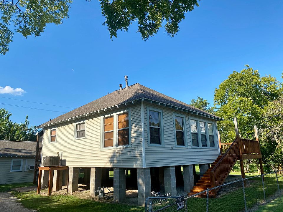 Street view showing plenty of parking and fence!