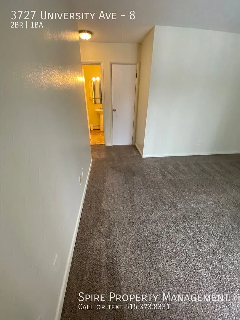 Lovely 2 bed/1 bath unit with a patio just minutes from Drake! $99 Deposit Special! — Photo 3