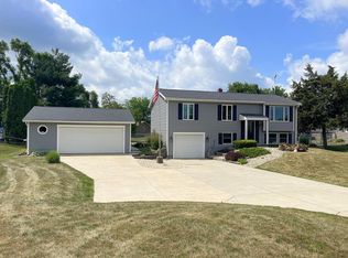 38229 87th St, Burlington, WI 53105