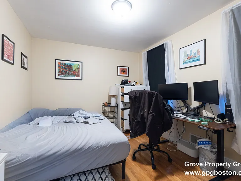 218 W 8th St #2 — Photo 4
