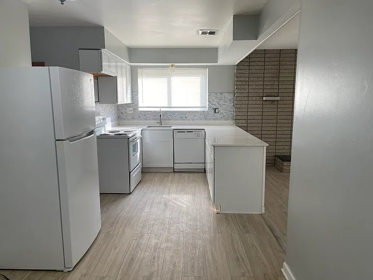 28439 Wexford Dr — Photo 12