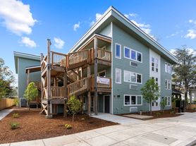 Duke Henry Flats