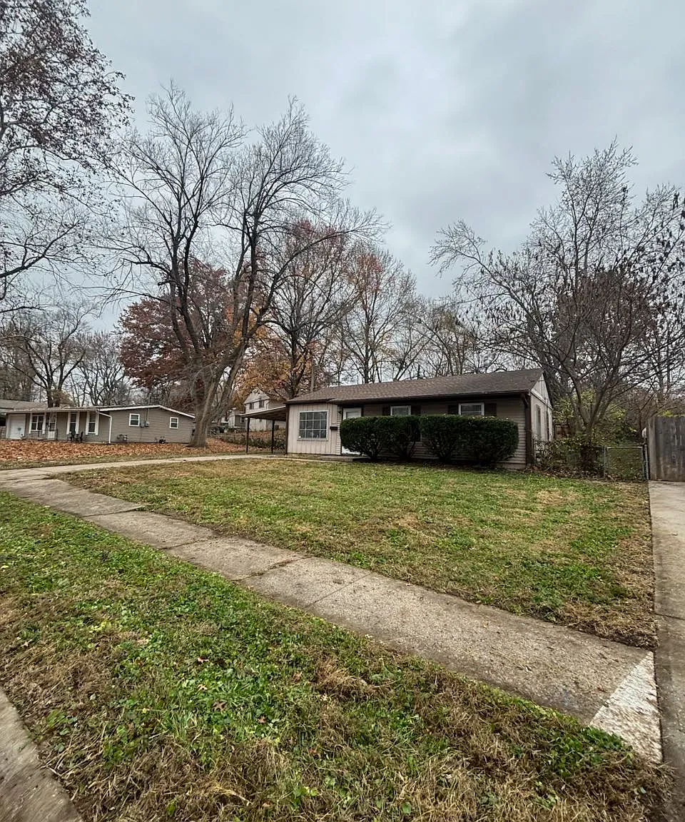 8602E — Photo 1