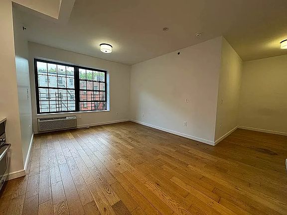 2nd image of 982 Madison St #2D