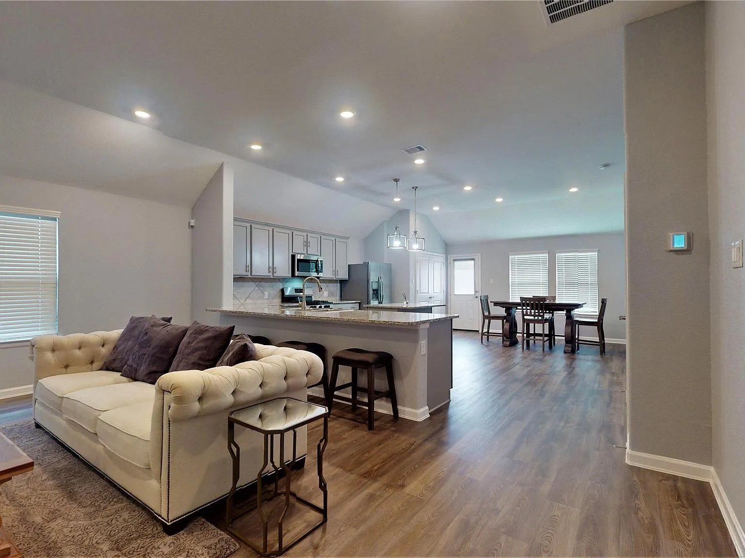 3 bed, 2.5 bath, 1786 sqft, $2,295 — Photo 1
