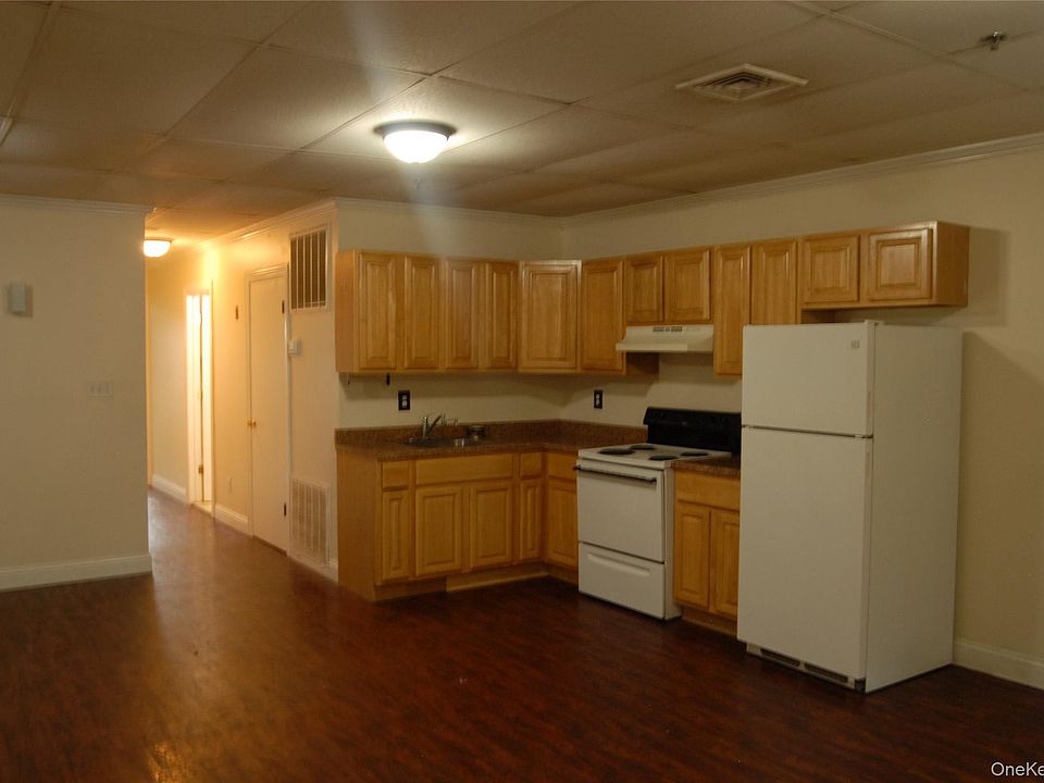 2nd image of 1191 Route 9w APT C8