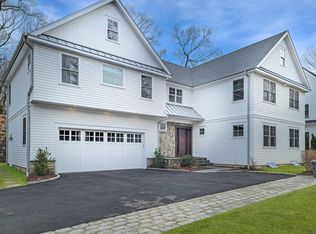 35 Meeker Ct, Norwalk, CT 06853