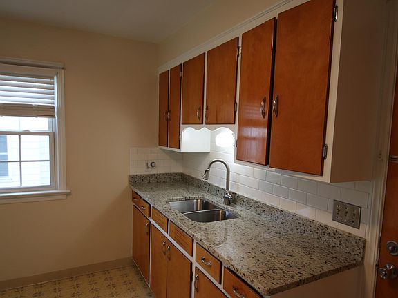 3rd image of 14607 Clifton Blvd