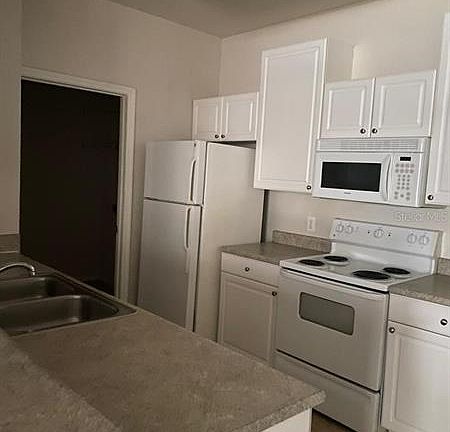 2nd image of 6013 Hemingway Cir #6013