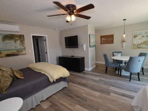 842 1/2 D Ave, Coronado, CA 92118