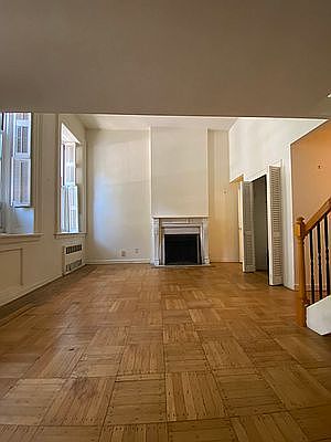 3rd image of 131 E 61st St #1F