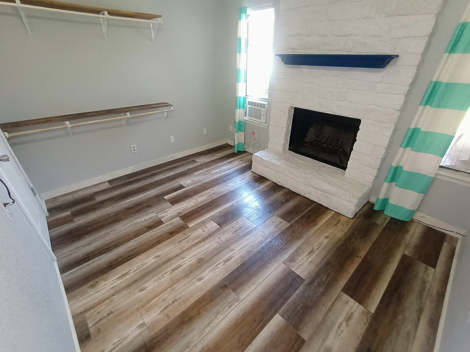 Studio, 892 sqft, $450 — Photo 2