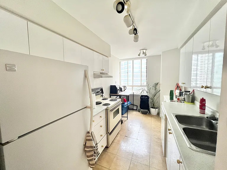 633 Bay St #1121 — Photo 6