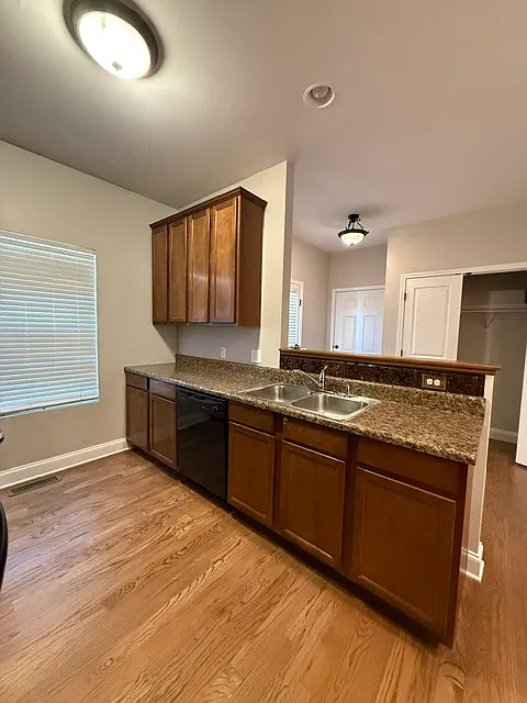 3 bed, $1,750 — Photo 4