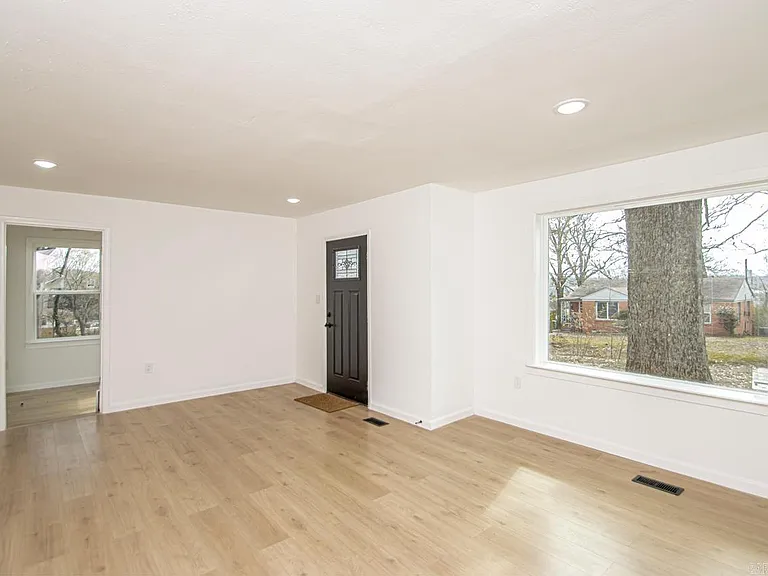 4816 W 30th St — Photo 2