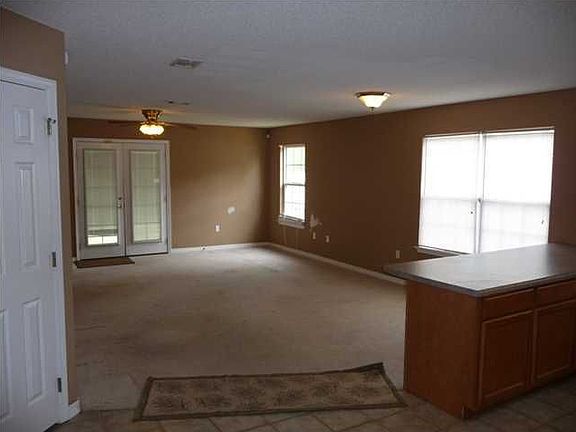 4th image of 5130 Lake Dr