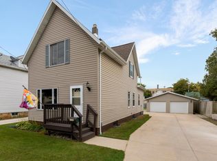 1131 S 17th St, Manitowoc, WI 54220