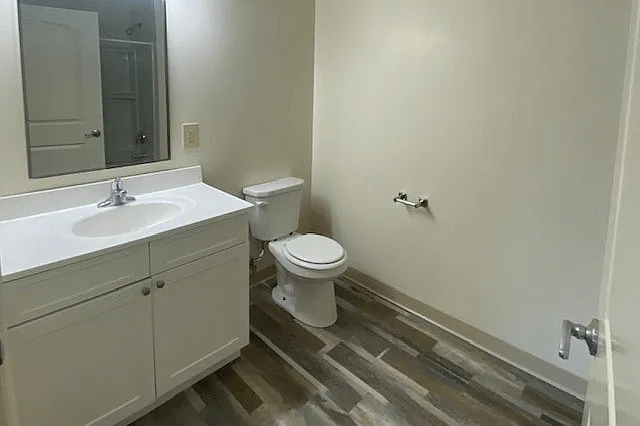 319 Franklin Ave — Photo 7