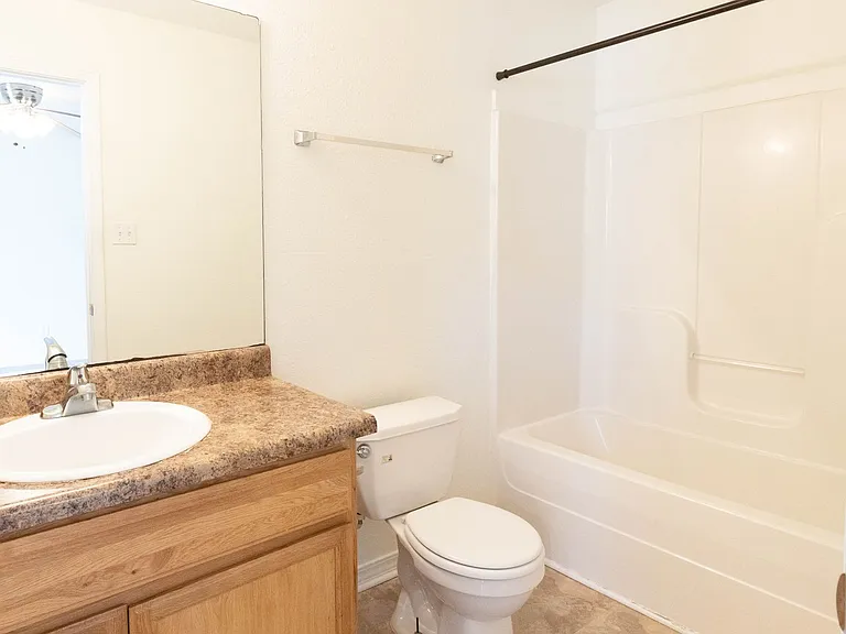 17239 Avondale Cir — Photo 11