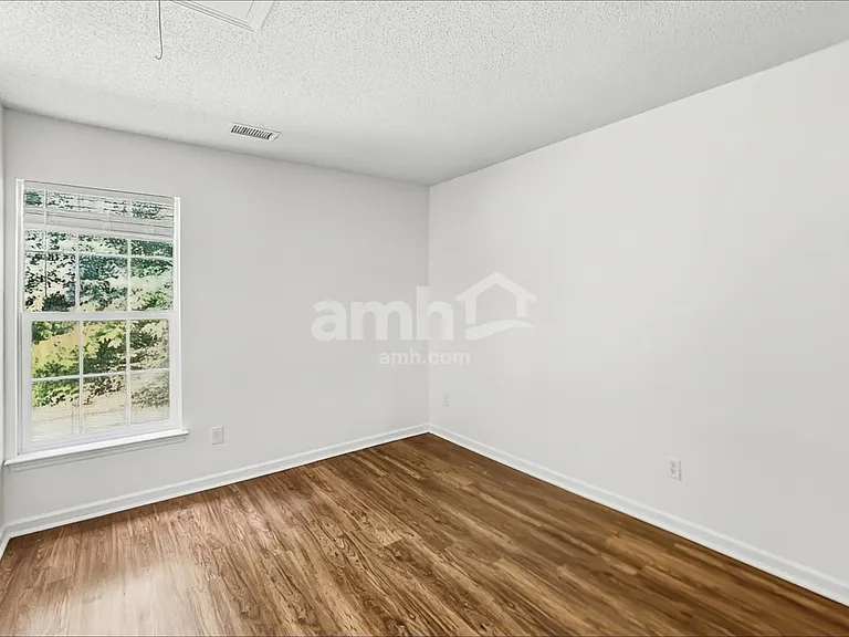 10921 Gardenia St — Photo 12