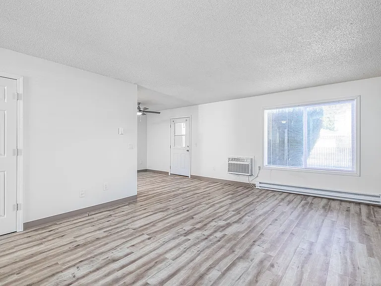 Hood Manor Apartments — Photo 24