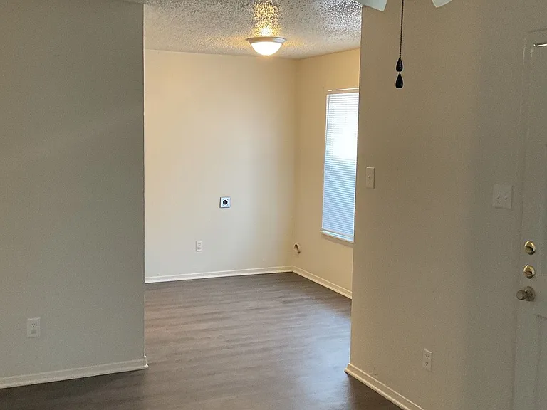 210 Old Tyler Rd #10 — Photo 3