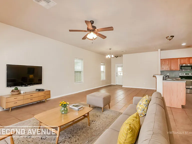 2613 Las Brisas St — Photo 2