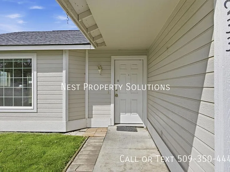 933 E Hill Ave — Photo 2