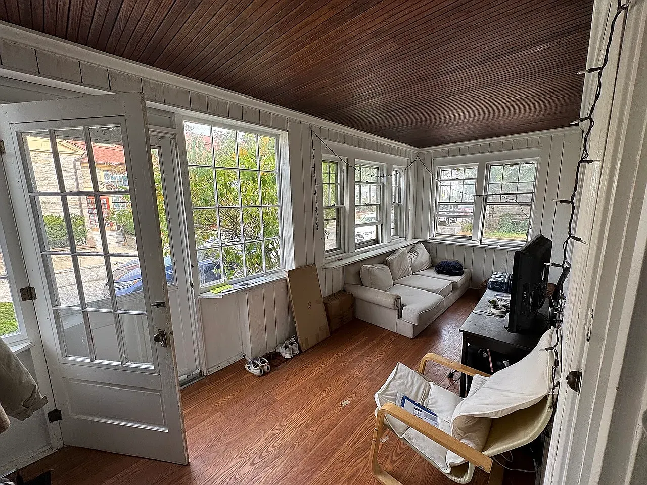 6 bed, 2464 sqft, $9,100 — Photo 1