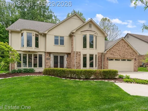 1171 Springwood Ln, Rochester Hills, MI 48309
