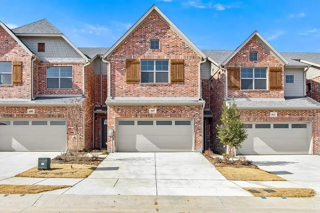 3 bed, 2.5 bath, 1947 sqft, $2,800 — Photo 1