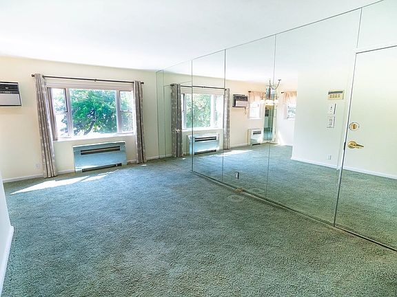 2nd image of 1065 Shore Pkwy #B