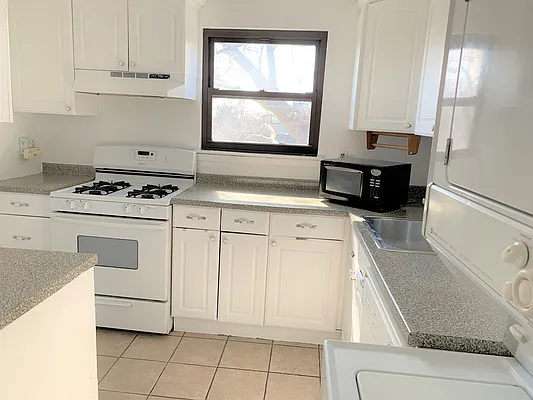 Rented by All Points Real Estate | media 2