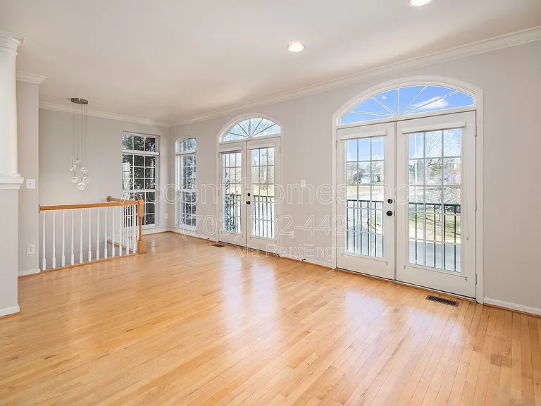 6450 Waterfield Rd — Photo 42